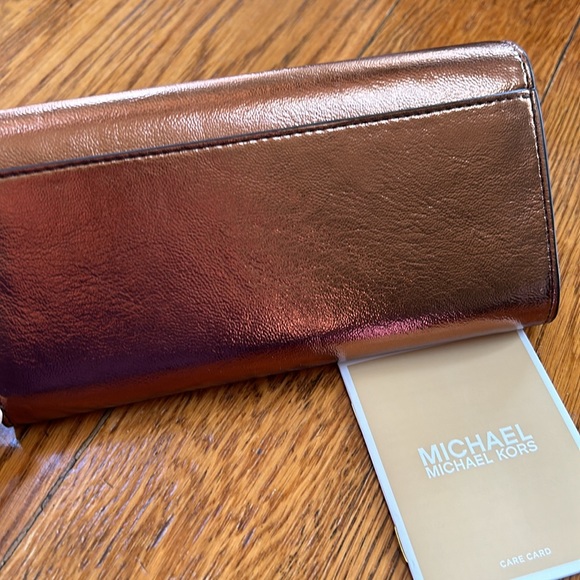 Michael Kors Jet Set Continental envelope  wallet. Metallic Mocha color. NWOT - Picture 8 of 9